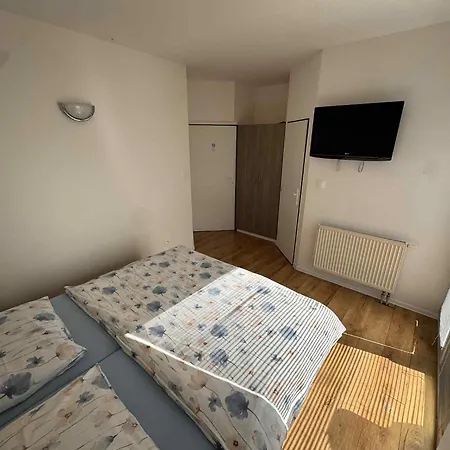 Target Lodge Senec